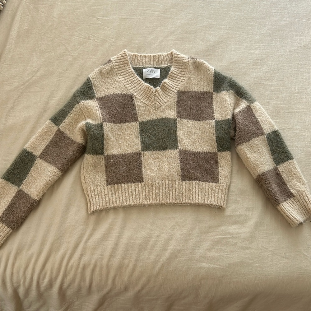 Cropped ZARA neutral checkerboard sweater! Fits like a medium